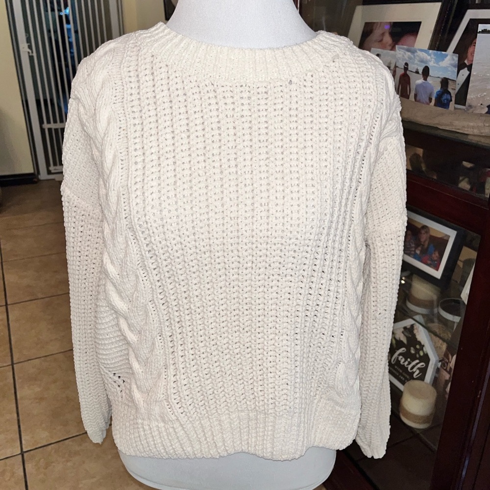 SO Cream Cable Knit Crew Neck Sweater